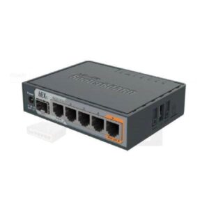 hEX S es un enrutador Gigabit Ethernet de cinco puertos para ubicaciones donde no se requiere conectividad inalámbrica. En comparación con el hEX, el hEX S también cuenta con un puerto SFP y una salida PoE en el último puerto.